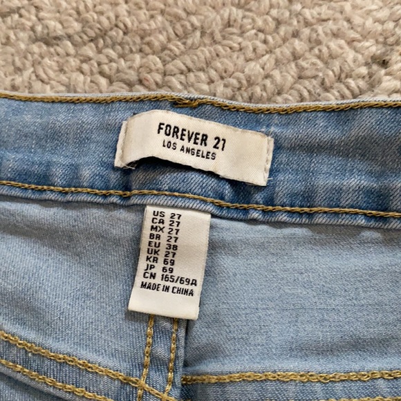 Forever 21 Denim shorts distressed - Picture 3 of 6